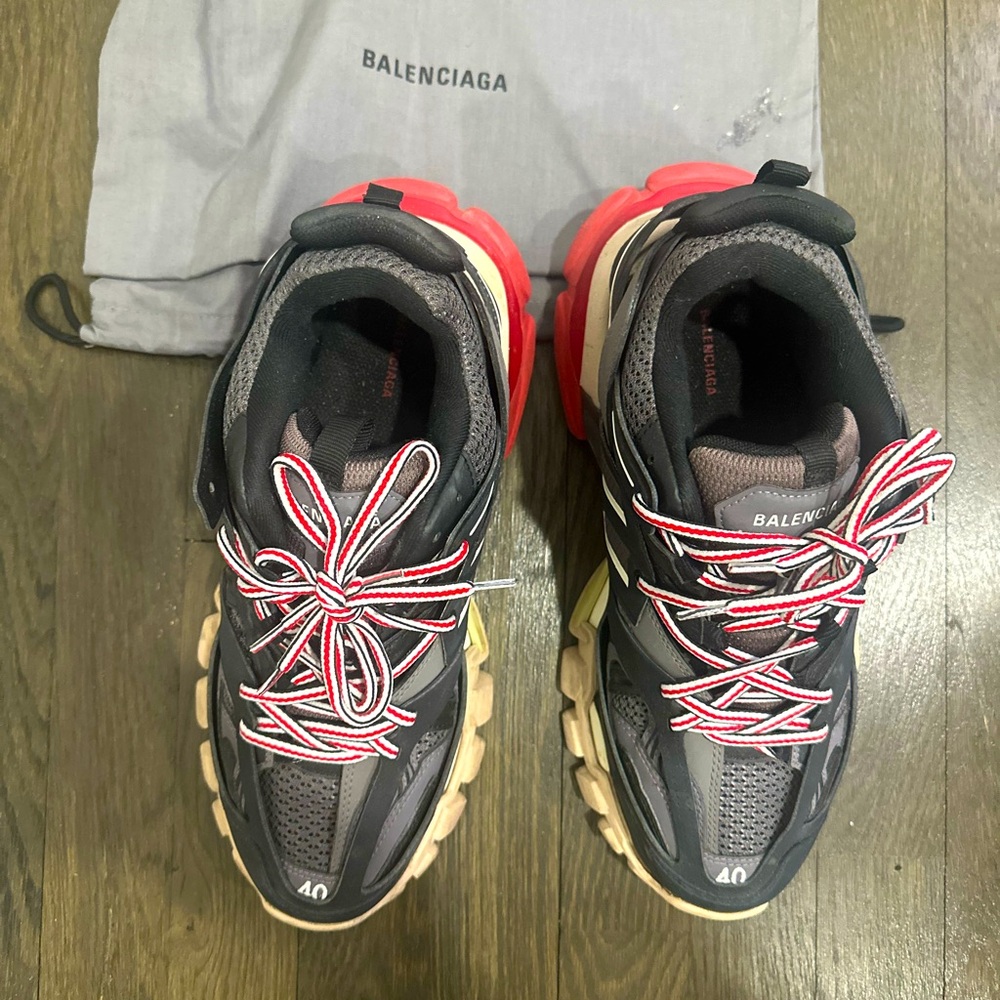BALENCIAGA  SNEAKERS size 40